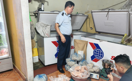 Khởi tố chủ cơ sở dùng hàn the sản xuất giò chả tại Lào Cai