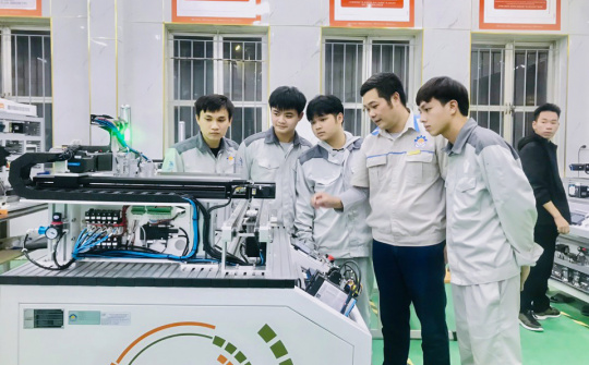 Giải pháp phát triển hợp tác đào tạo với doanh nghiệp, đáp ứng nhu cầu nguồn nhân lực chất lượng cao của các trường Cao đẳng tại Việt Nam