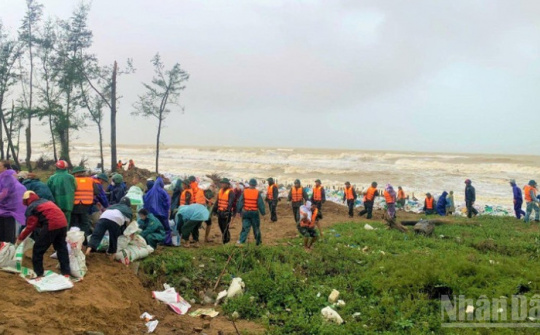 Huy động mọi lực lượng, phương tiện ứng phó mưa lũ, sạt lở đất sau bão số 10