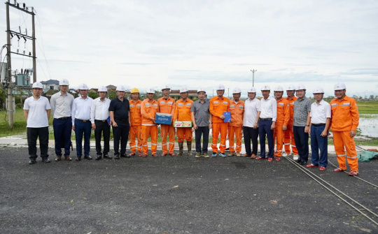 Tổng công ty Điện lực miền Bắc kịp thời động viên người lao động tại tâm bão số 10