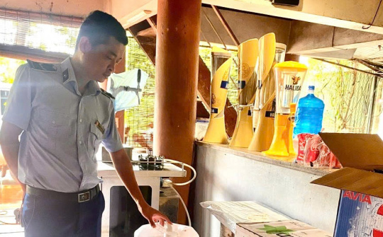Hà Nội: Phát hiện, xử lý gần 150 lít rượu thủ công vi phạm tại Ứng Thiên và Mỹ Đức