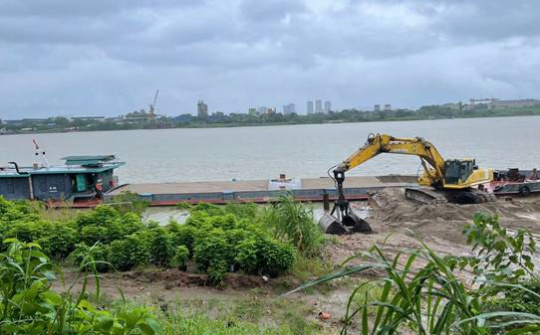 Hà Nội: Phát hiện, xử lý bến bãi tập kết vật liệu xây dựng không phép tại Bát Tràng