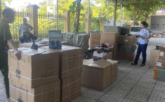 Phát hiện, xử lý xe tải vận chuyển hàng hóa nhập lậu trị giá hơn 52 triệu đồng tại Hà Nội