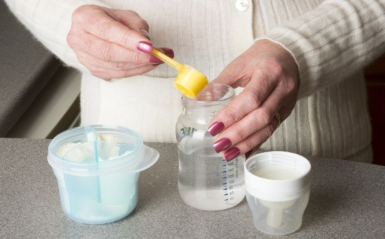 Hà Nội tăng cường kiểm tra sản xuất, kinh doanh và quảng cáo sản phẩm dinh dưỡng cho trẻ nhỏ