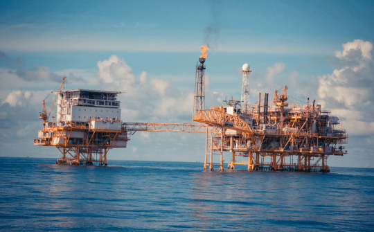 Giá xăng dầu hôm nay 10/1: Bật tăng trong phiên cuối tuần