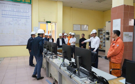 Tổng công ty Truyền tải điện Quốc gia kiểm tra công tác đảm bảo điện phục vụ Đại hội Đảng XIV