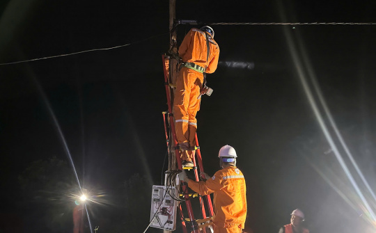 Thắp sáng nơi chưa từng có điện: Hành trình xóa vùng lõm điện - lõm sóng của EVNNPC