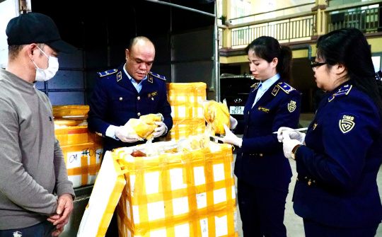 Thái Nguyên: Phát hiện, tiêu hủy hàng trăm túi chân gà rút xương không rõ xuất xứ