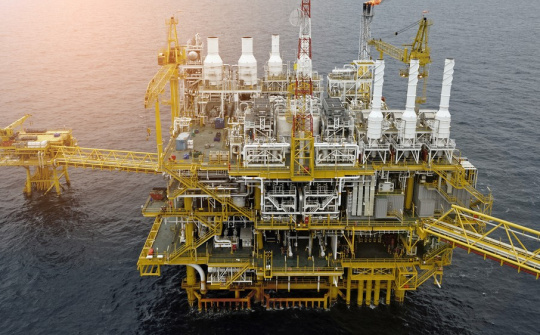 Giá xăng dầu hôm nay 22/1: Nguồn cung thắt chặt thúc đẩy đà tăng