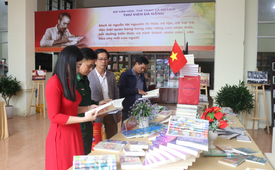 Đà Nẵng: Trưng bày tài nguyên thông tin chào mừng Đại hội XIV của Đảng