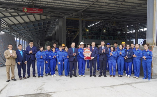 Tổng giám đốc Tập đoàn VINACHEM thăm, chúc Tết, tặng quà người lao động tại một số đơn vị