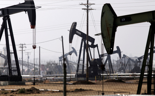 Giá xăng dầu hôm nay 27/1: Thị trường thận trọng trước các rủi ro nguồn cung, địa chính trị