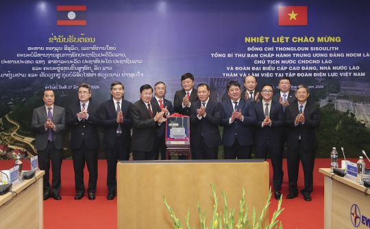 Đoàn đại biểu cấp cao Lào thăm Tập đoàn Điện lực Việt Nam