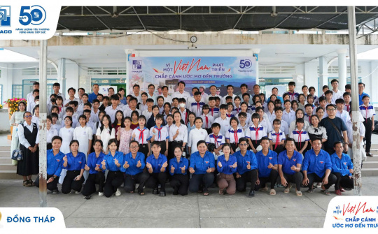 PINACO trao 300 suất học bổng, bàn giao 2 căn nhà Đại đoàn kết tại Đồng Tháp