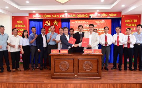 Tiếp nhận Đảng bộ Công ty Thủy điện Ialy về Đảng bộ xã Ia Ly