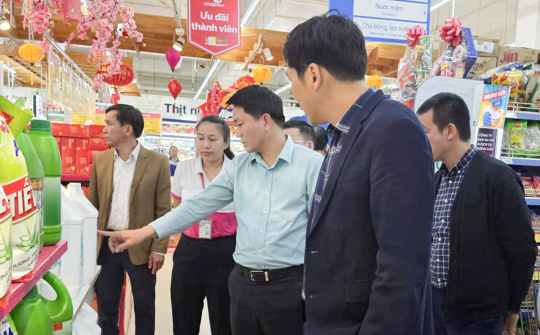 Kiểm tra công tác bình ổn thị trường Tết Bính Ngọ 2026 tại Quảng Trị