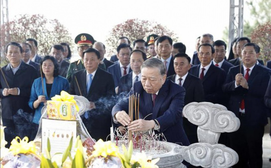 Tổng Bí thư Tô Lâm dâng hương tưởng niệm các Tổng Bí thư Trần Phú và Hà Huy Tập tại Hà Tĩnh