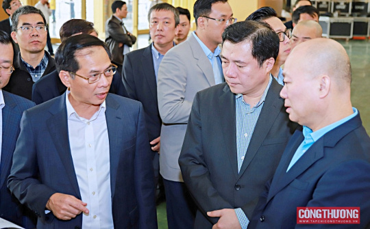 Tiến độ thi công Hội chợ Mùa Xuân lần thứ nhất năm 2026 đảm bảo đúng yêu cầu