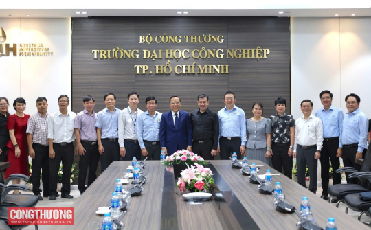 Thứ trưởng Nguyễn Hoàng Long gặp mặt các cơ quan báo chí và các trường Đại học, Cao đẳng trực thuộc Bộ tại TP. Hồ Chí Minh nhân dịp Xuân Bính Ngọ 2026