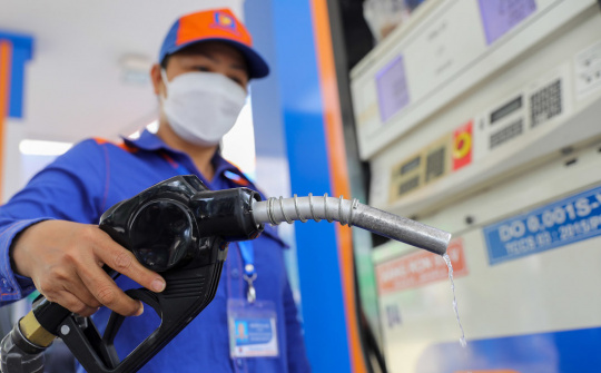Kỳ điều hành giá xăng dầu ngày 8/1: Giảm kỳ thứ 5 liên tiếp, giá xăng thấp hơn 19.000 đồng/lít