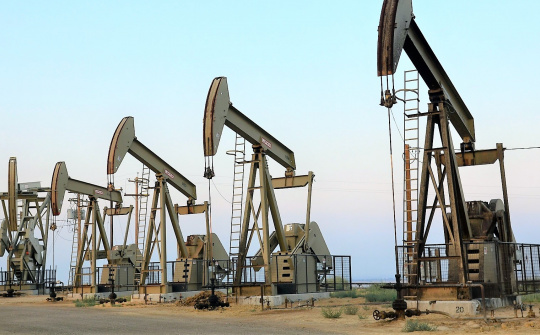 Giá xăng dầu hôm nay 9/1: Lo ngại gián đoạn nguồn cung từ Iran