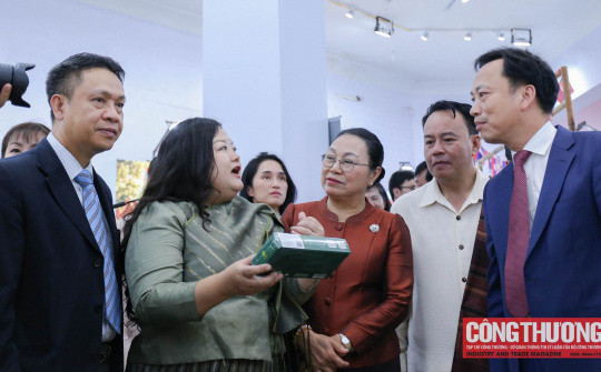 Tuần lễ sản phẩm Việt - Lào tại Hà Nội: Mở ra không gian kết nối giao thương, thúc đẩy thương mại Việt - Lào ngày càng đi vào chiều sâu và hiệu quả