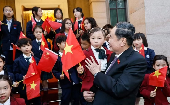 Chủ tịch Quốc hội Trần Thanh Mẫn gặp gỡ cộng đồng kiều bào tại Trung Quốc