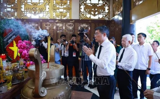Thủ tướng dự Lễ viếng, truy điệu và an táng hài cốt liệt sĩ tại Công viên Lê Thị Riêng