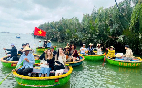 Trải nghiệm du lịch đáng nhớ của khách quốc tế trong tour xe máy tại thành phố Hồ Chí Minh