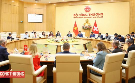 Bộ trưởng Bộ Công Thương Lê Mạnh Hùng hội kiến Tổng thống Liên bang Thụy Sỹ Guy Parmelin