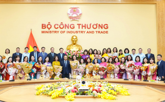 Bộ Công Thương gặp mặt nữ lãnh đạo Bộ và các đơn vị nhân Ngày Phụ nữ Việt Nam 20/10