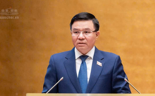 Bộ trưởng Bộ Công Thương Lê Mạnh Hùng trình bày Tờ trình dự án Luật sửa đổi, bổ sung một số điều của Luật Điện lực