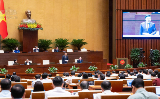 Bộ trưởng Lê Mạnh Hùng làm rõ 6 nhóm vấn đề trong sửa đổi 4 luật lĩnh vực Công Thương