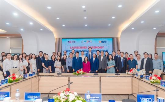 Đại sứ Hoa Kỳ Jennifer Wicks dự khai giảng NeoTECH English Works tại HaUI