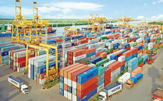 Tháng 9, kim ngạch xuất nhập khẩu tăng mạnh hơn 42% so cùng kỳ, xuất siêu trở lại