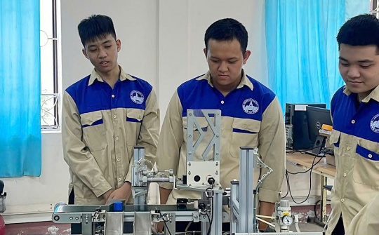 Chuyển giao 1 trường Cao đẳng từ Bộ Công Thương về UBND tỉnh Phú Thọ quản lý