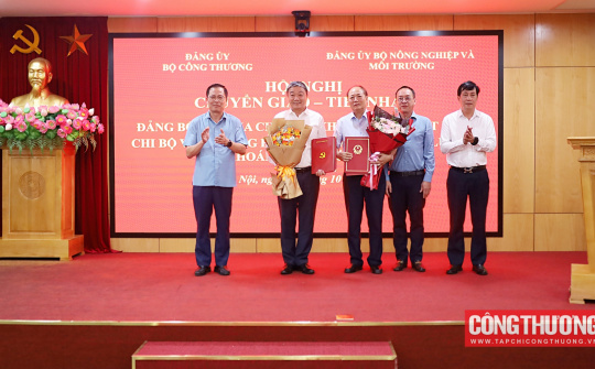 Đảng ủy Bộ Công Thương tiếp nhận Đảng bộ Cục Địa chất và Khoáng sản Việt Nam và Chi bộ Văn phòng Hội đồng đánh giá trữ lượng khoáng sản quốc gia