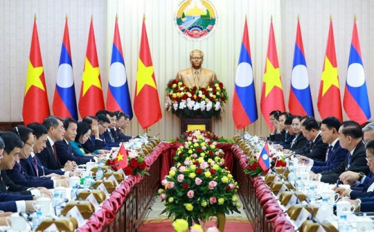 Thủ tướng Lê Minh Hưng hội đàm với Thủ tướng Lào Saleumxay Kommasith
