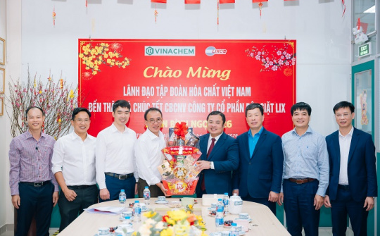 Chủ tịch HĐTV VINACHEM Phùng Quang Hiệp thăm, động viên người lao động Lixco