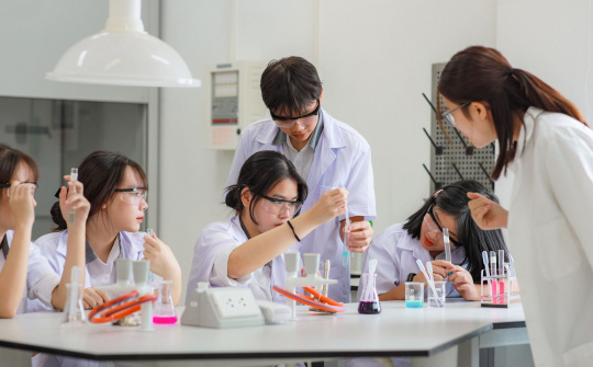 Vai trò của giảng viên trong kỷ nguyên trí tuệ nhân tạo: Thực trạng và định hướng