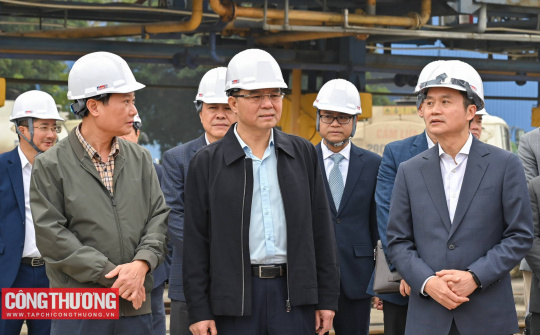 [CHÙM ẢNH] Quyền Bộ trưởng Lê Mạnh Hùng kiểm tra công tác cung ứng xăng dầu dịp Tết Nguyên đán Bính Ngọ