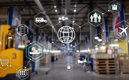 Integrating AI for data analysis and automated decision-making in logistics smart contracts