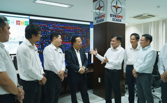 Thứ trưởng Nguyễn Hoàng Long kiểm tra công tác đảm bảo cung cấp điện dịp Tết Bính Ngọ tại miền Nam