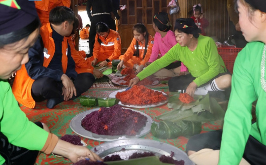 Dòng điện mùa Xuân thắp sáng bản Tày Thâm Pất