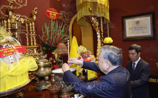Tổng Bí thư Tô Lâm dâng hương tại Khu Di tích Hoàng thành Thăng Long và Di tích nhà 67