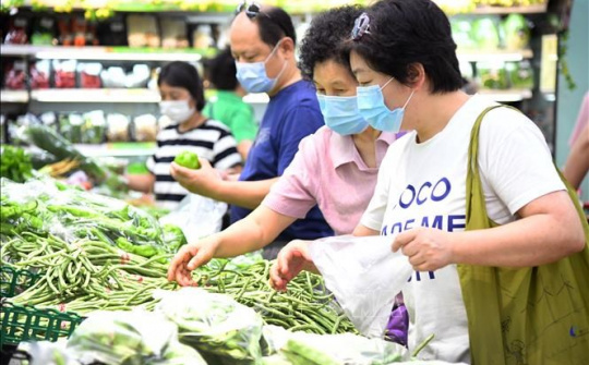 Thị trường Mùng 6 Tết Bính Ngọ: Hàng hóa dồi dào, giá cả ổn định