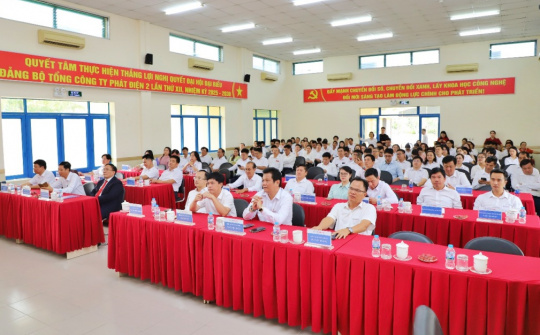 Tổng Công ty Phát điện 2 tưng bừng khí thế ngày làm việc đầu tiên năm mới Bính Ngọ