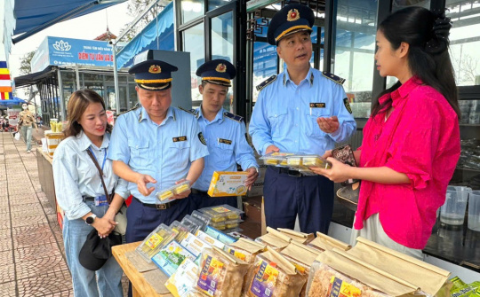 Tăng cường kiểm tra, giám sát hoạt động kinh doanh hàng hóa dịp lễ hội đầu năm Bính Ngọ 2026