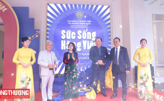 Khai trương Không gian trưng bày, live stream "Sức sống hàng Việt" trên "phố Hiệu" Tràng Tiền
