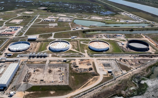 Giá xăng dầu hôm nay 5/2: Tồn kho dầu thô tại Mỹ giảm mạnh